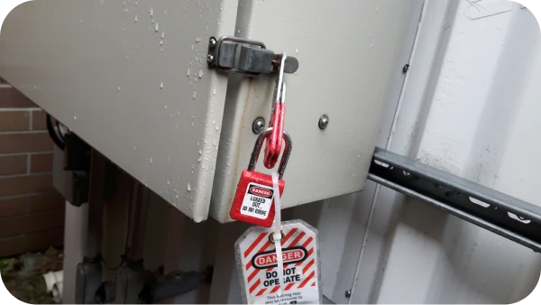Lockout-Tagout Vorhängeschloss an Anlage